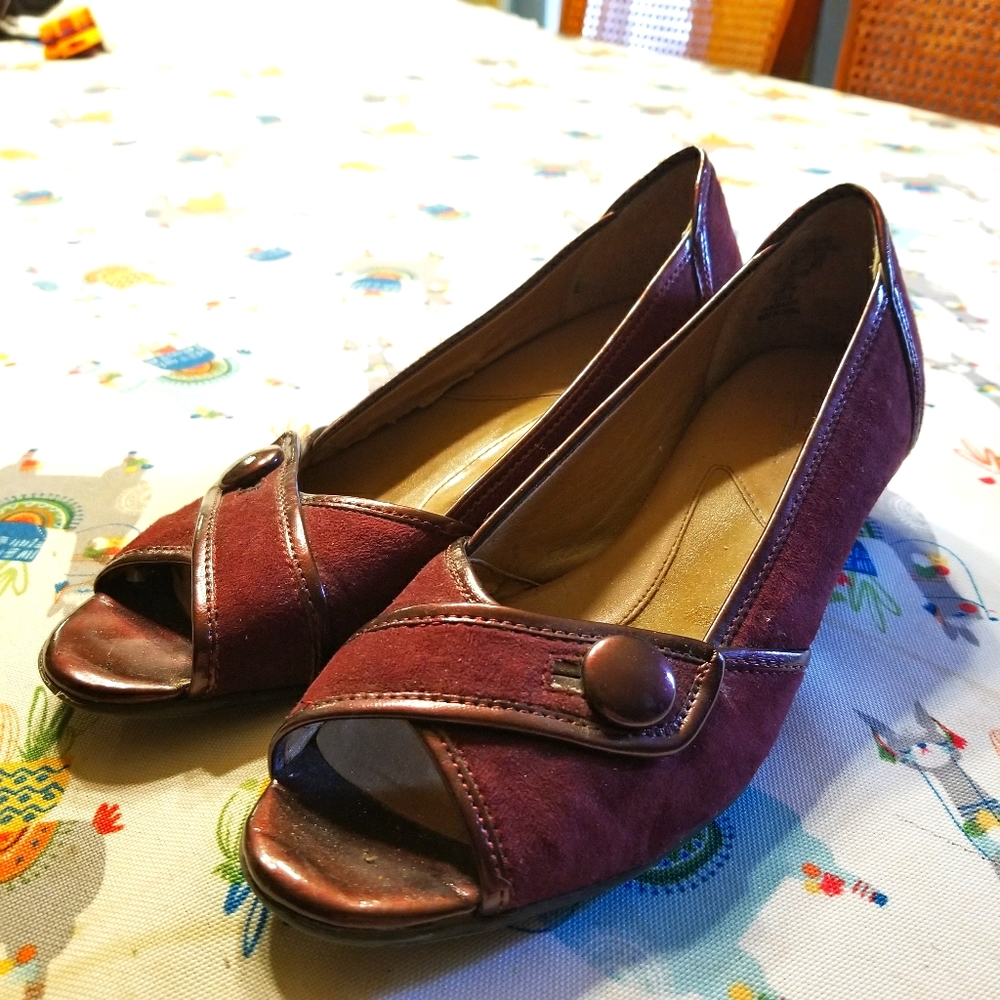 Wine red pumps